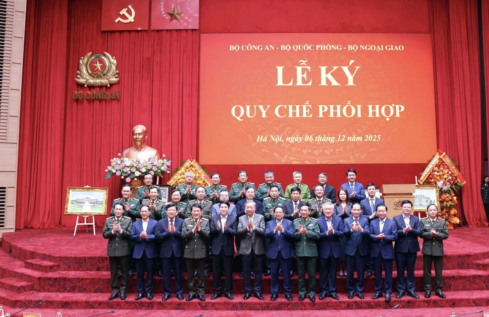 Bộ Quốc phòng , Bộ Công an và Bộ Ngọai giao ký Quy chế phối hợp chiến lược - Ảnh 2.