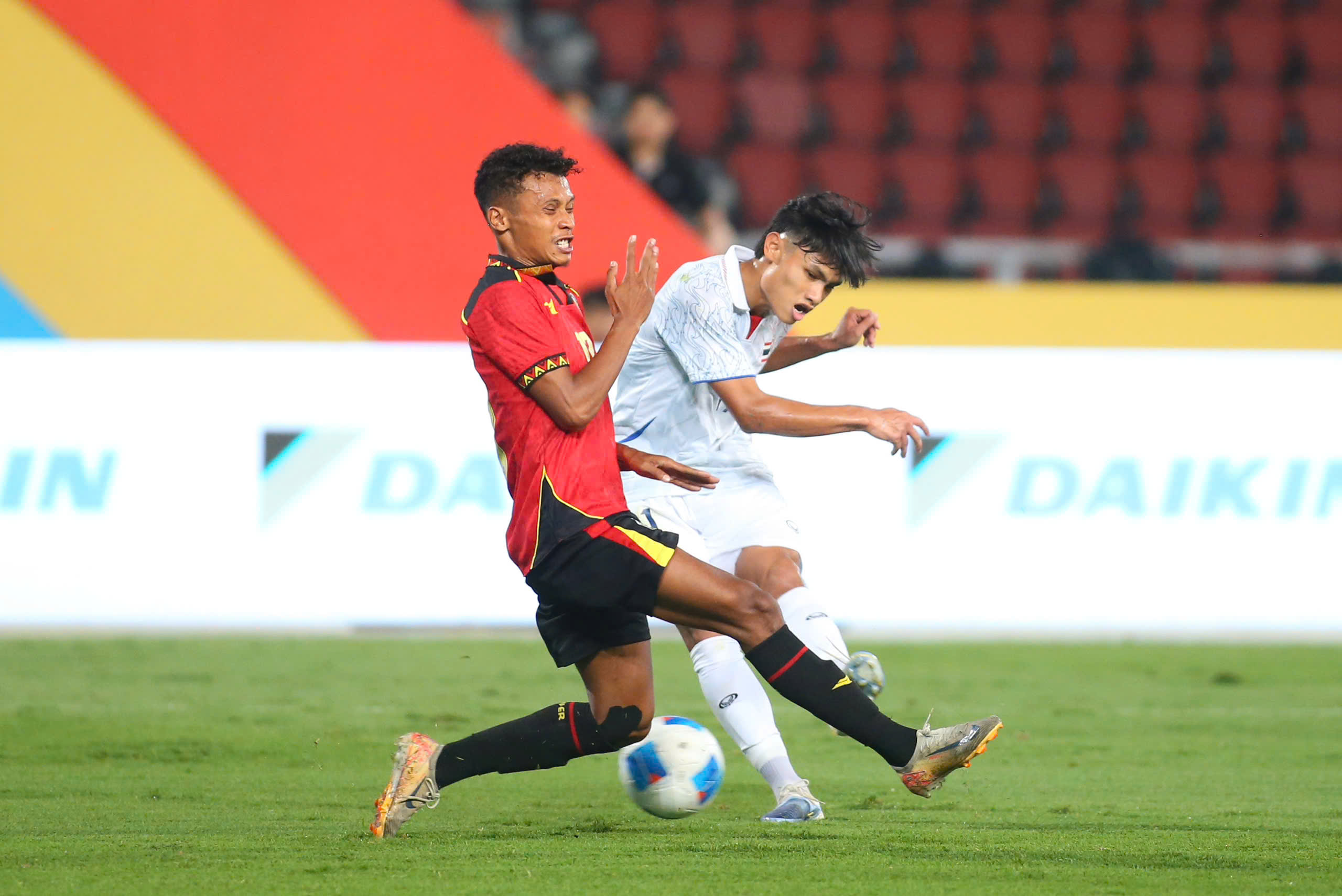 U.23 Thái Lan bất ngờ trả 7 cầu thủ về CLB, Madam Pang lo sốt vó: Lập tức hành động- Ảnh 2. U.23 Thái Lan bất ngờ trả 7 cầu thủ về CLB, Madam Pang lo sốt vó: Lập tức hành động- Ảnh 2.