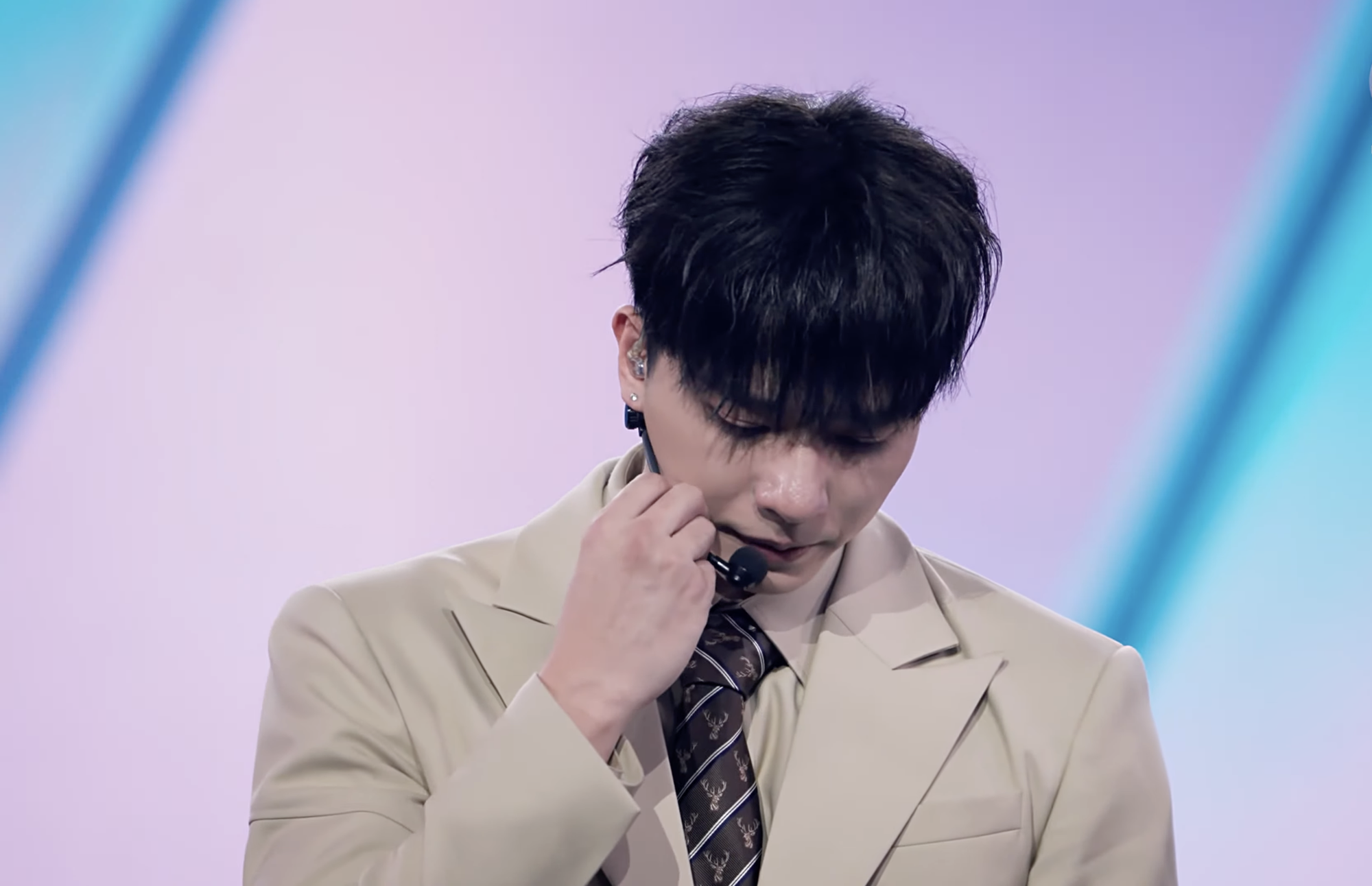 Cặp đôi Vbiz lén yêu đương 4 năm nay đã rạn nứt?- Ảnh 2. Cặp đôi Vbiz lén yêu đương 4 năm nay đã rạn nứt?- Ảnh 2.