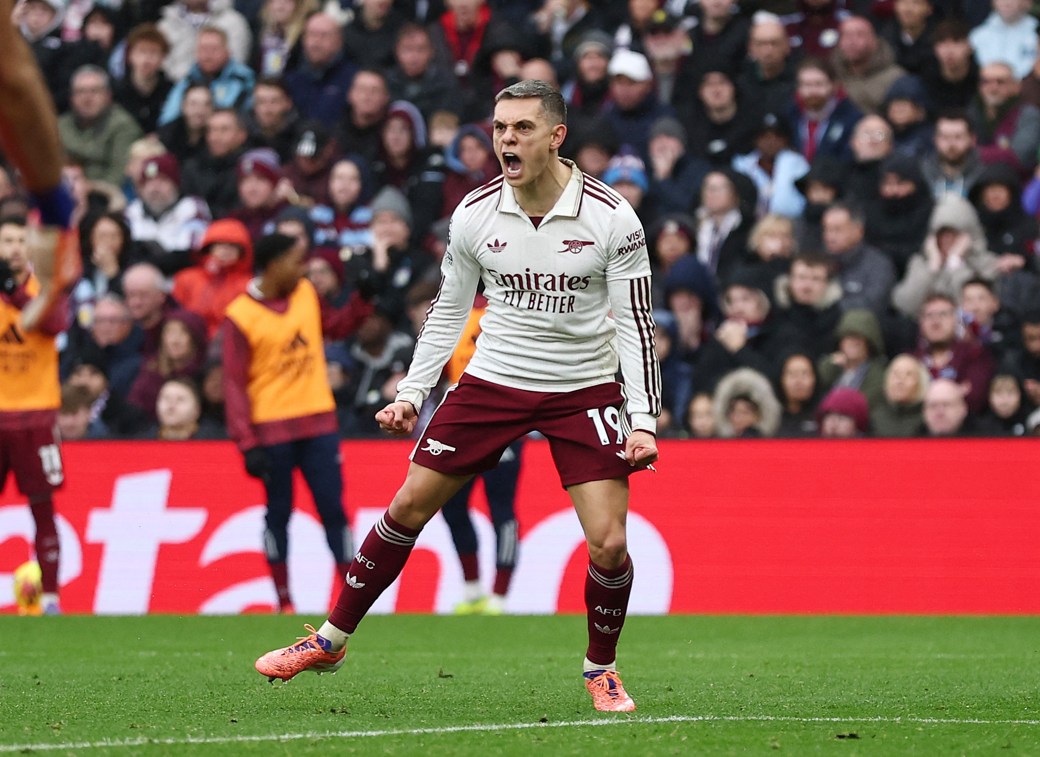 Aston Villa đánh bại Arsenal ở phút bù giờ cuối cùng 3 Arsenal - Ảnh 3.