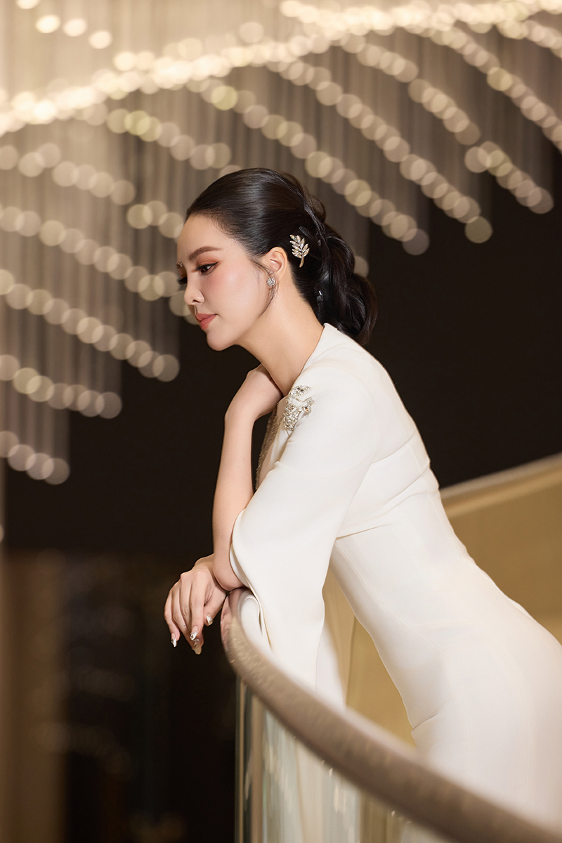 1765043227 801 A hau Thuy Van tiet lo ly do giau kin