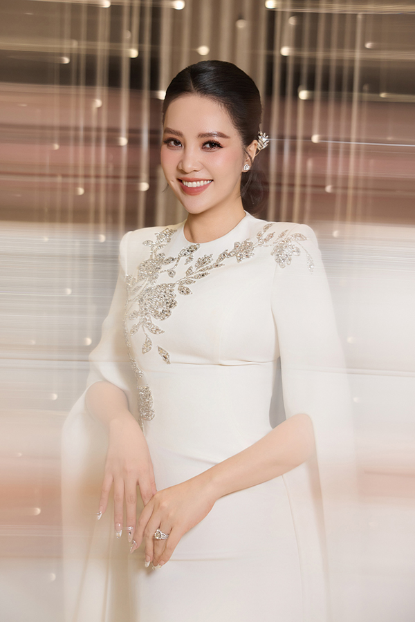 1765043230 638 A hau Thuy Van tiet lo ly do giau kin