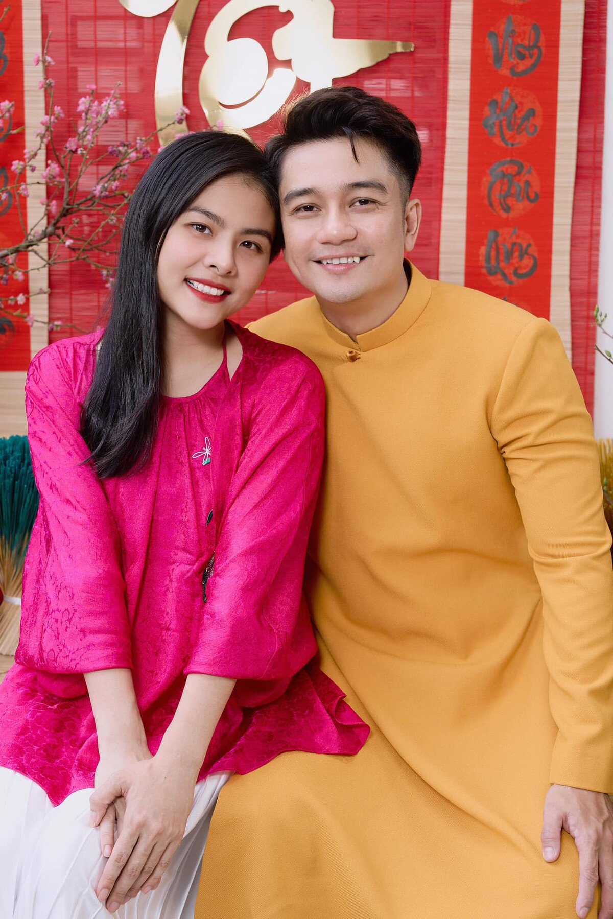 Vân Trang rưng rưng trong lễ Hằng thuận của bạn thân 25 năm, kể chuyện thời bắt xe lam đi học trường chuyên ở Đồng Tháp 7 Vân Trang có cuộc hôn nhân hạnh phúc bên chồng là doanh nhân.