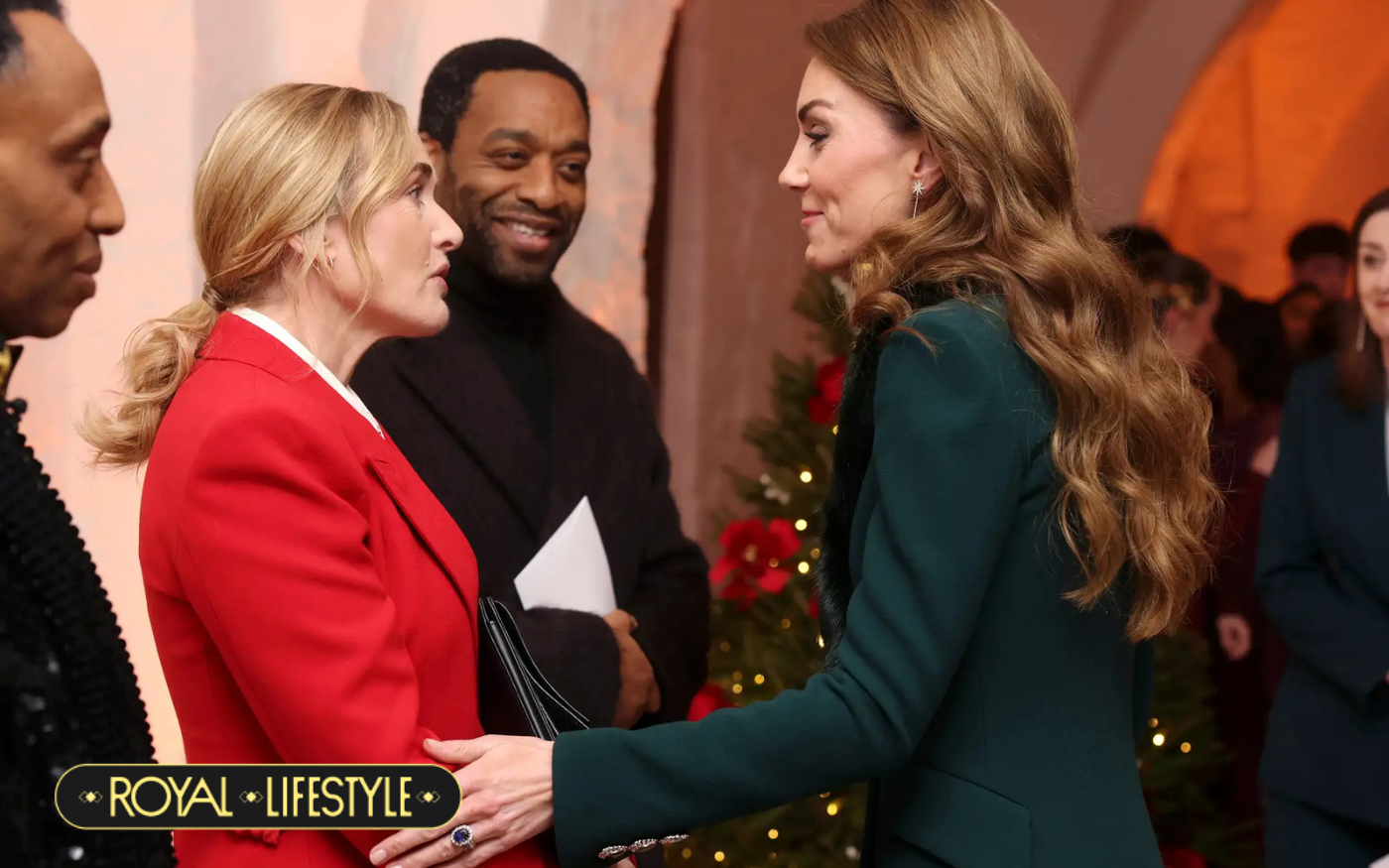 Kate Middleton tỏa sáng tại đại lễ Giáng sinh , lan tỏa thông điệp yêu thương 3 Kate Middleton rạng rỡ chủ trì đại lễ Giáng sinh, visual