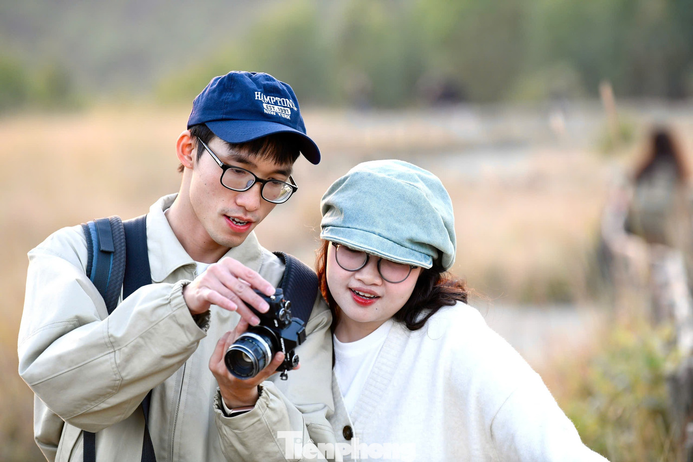 Đồi cỏ cháy Phượng Hoàng nhanh chóng trở thành tọa độ sống ảo mới mẻ thu hút nhiều tín đồ mê xê dịch ghé thăm dịp gần đây.