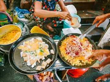 6 địa điểm ăn vặt đỉnh nhất TP HCM, menu toàn món ngon đặc sản, cầm 100.000 đồng là ấm bụng