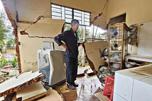 Quân khu 7 khảo sát xây lại nhà bị sập cho người dân ở tỉnh Lâm Đồng 