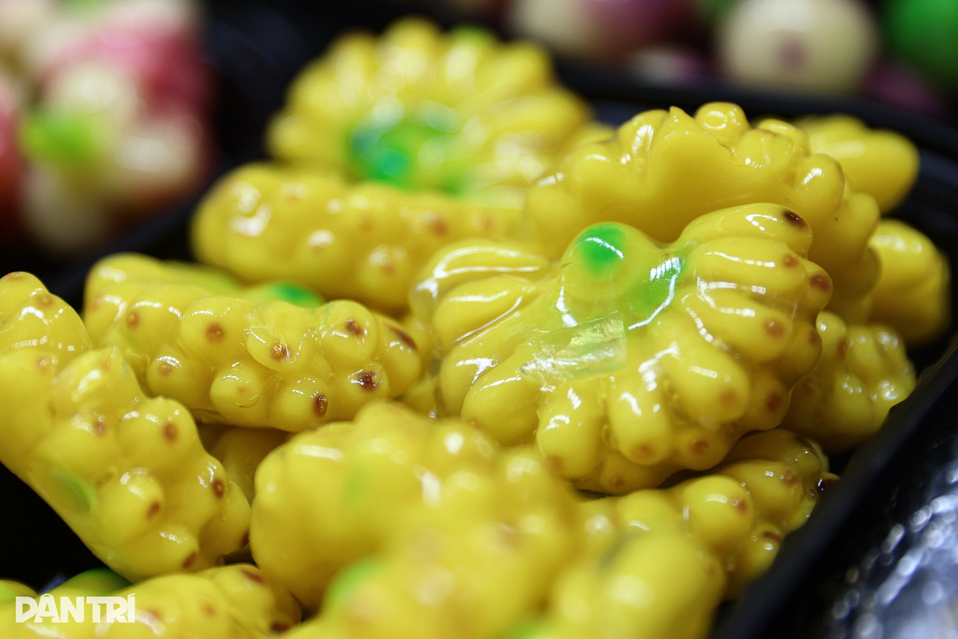 Phố đêm nhộn nhịp ở chợ cổ gần 100 năm tuổi tại TPHCM - 6 Phố đêm nhộn nhịp ở chợ cổ gần 100 năm tuổi tại TPHCM - 6