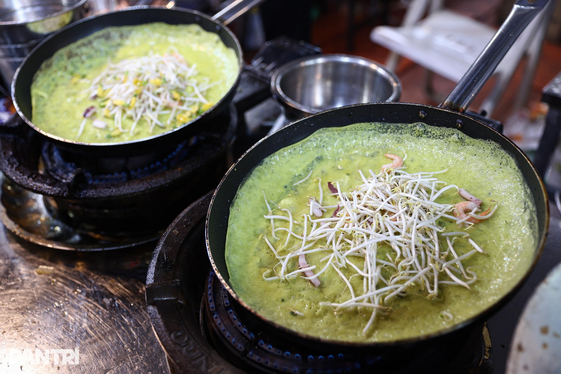 Phố đêm nhộn nhịp ở chợ cổ gần 100 năm tuổi tại TPHCM - 7 Phố đêm nhộn nhịp ở chợ cổ gần 100 năm tuổi tại TPHCM - 7