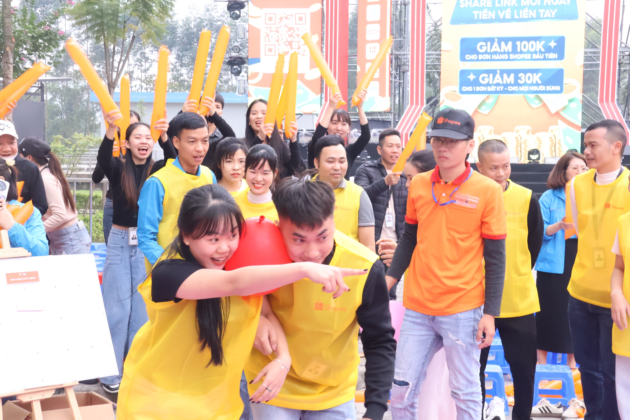 Người lao động "cháy hết mình" tại chương trình "Công xưởng hạnh phúc" 3 Người lao động