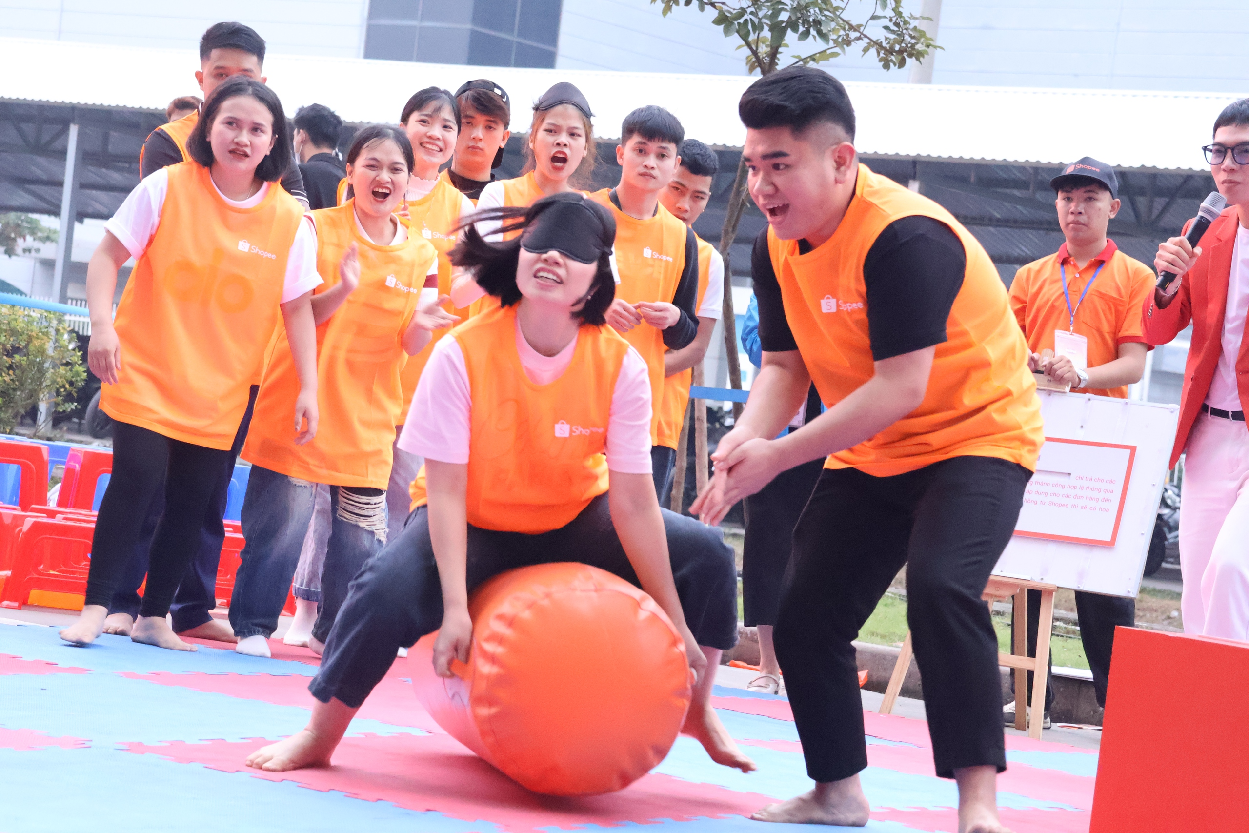 Người lao động "cháy hết mình" tại chương trình "Công xưởng hạnh phúc" 5 Người lao động