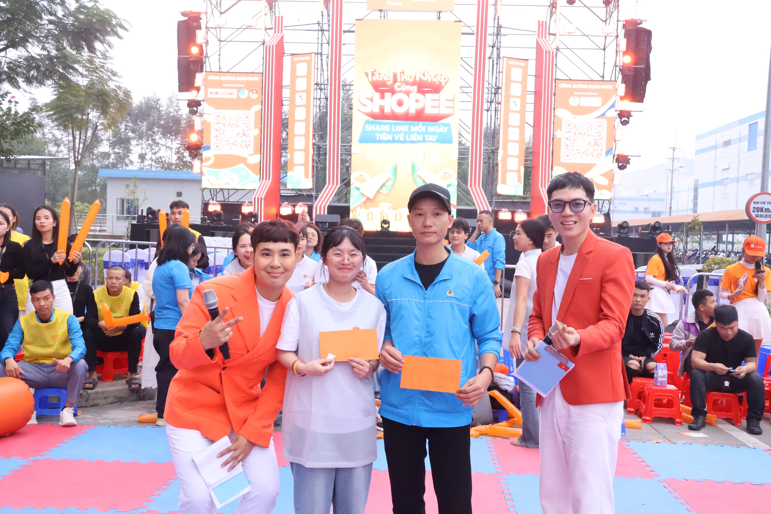 Người lao động "cháy hết mình" tại chương trình "Công xưởng hạnh phúc" 8 Người lao động