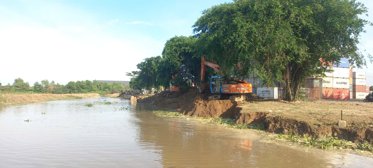 Cơ quan chức năng vào cuộc, xử lý vụ san lấp trái phép 2 Cơ quan chức năng vào cuộc, xử lý vụ san lấp trái phép - Ảnh 2.