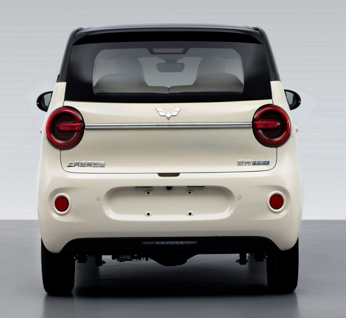 Đèn hậu cũng tròn với thanh ngang kết nối hai bên. Ảnh: Wuling