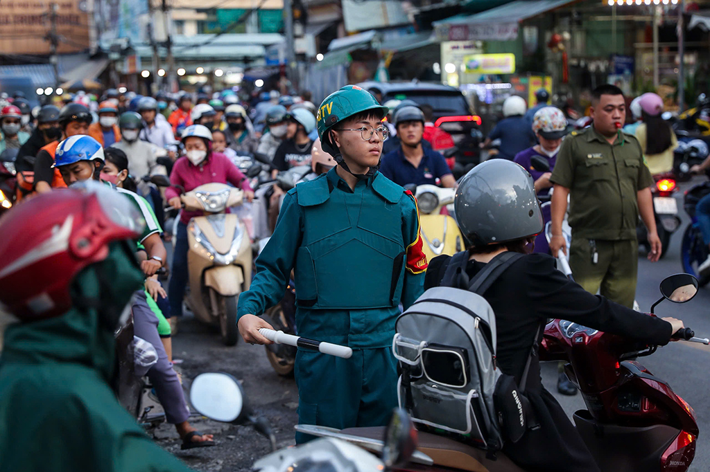 TP.HCM tổng lực giải quyết ùn tắc 1 TP.HCM tổng lực giải quyết ùn tắc - Ảnh 1.