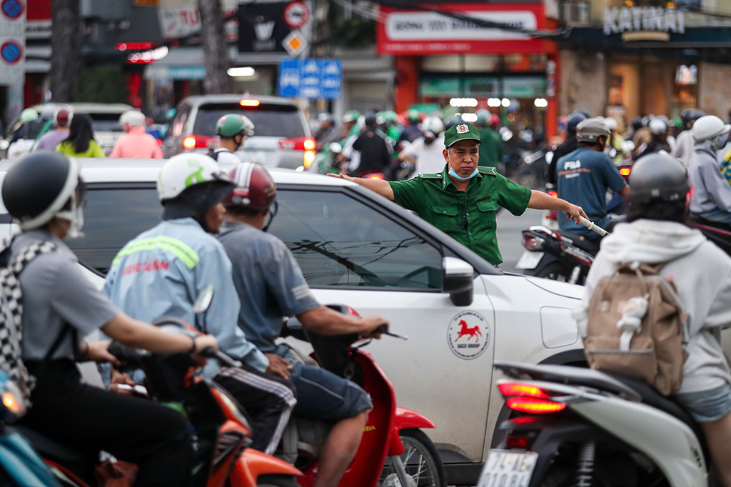 TP.HCM tổng lực giải quyết ùn tắc 2 TP.HCM tổng lực giải quyết ùn tắc - Ảnh 2.