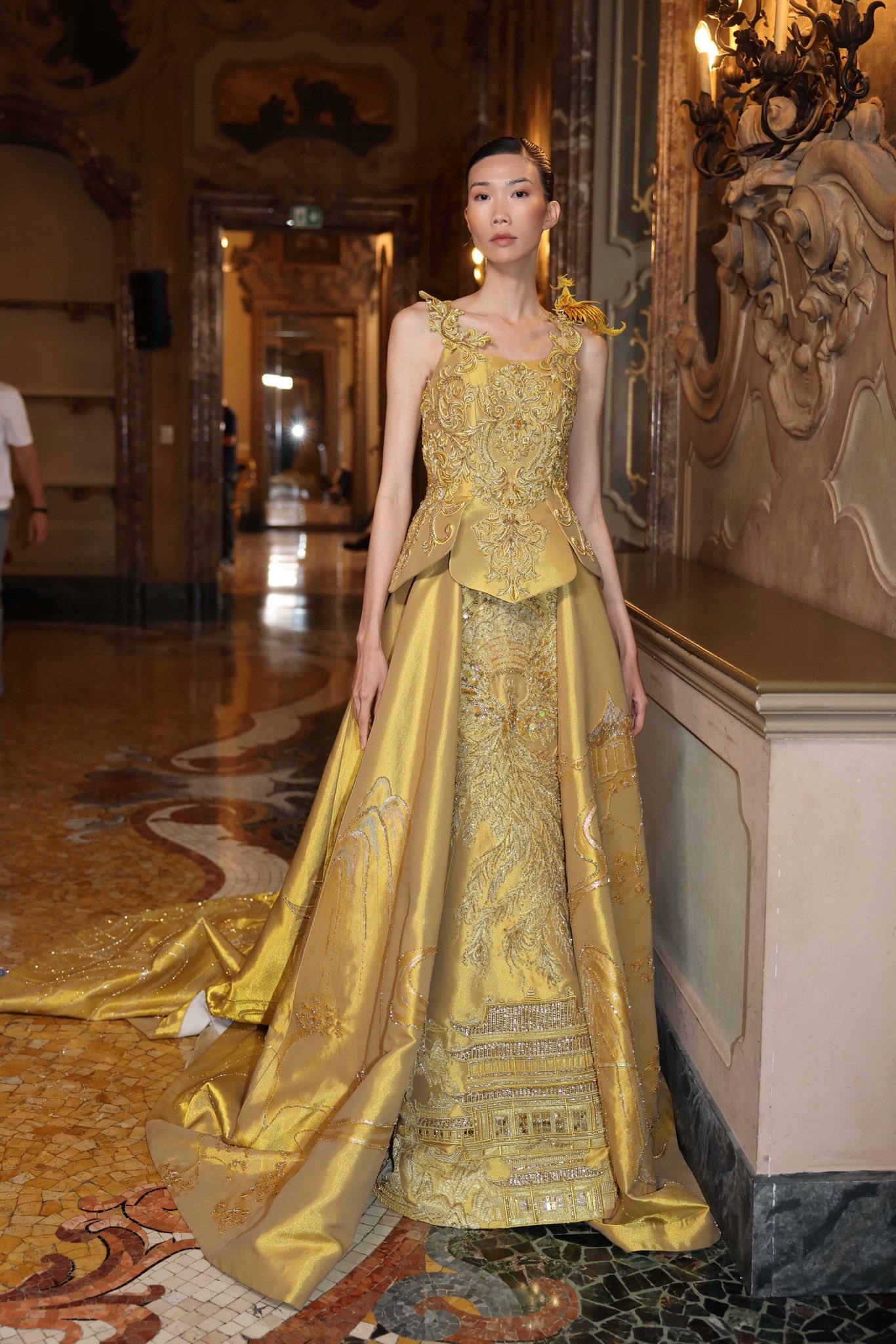 Mở 'cánh cửa' cho người mẫu Việt ra quốc tế- Ảnh 4.