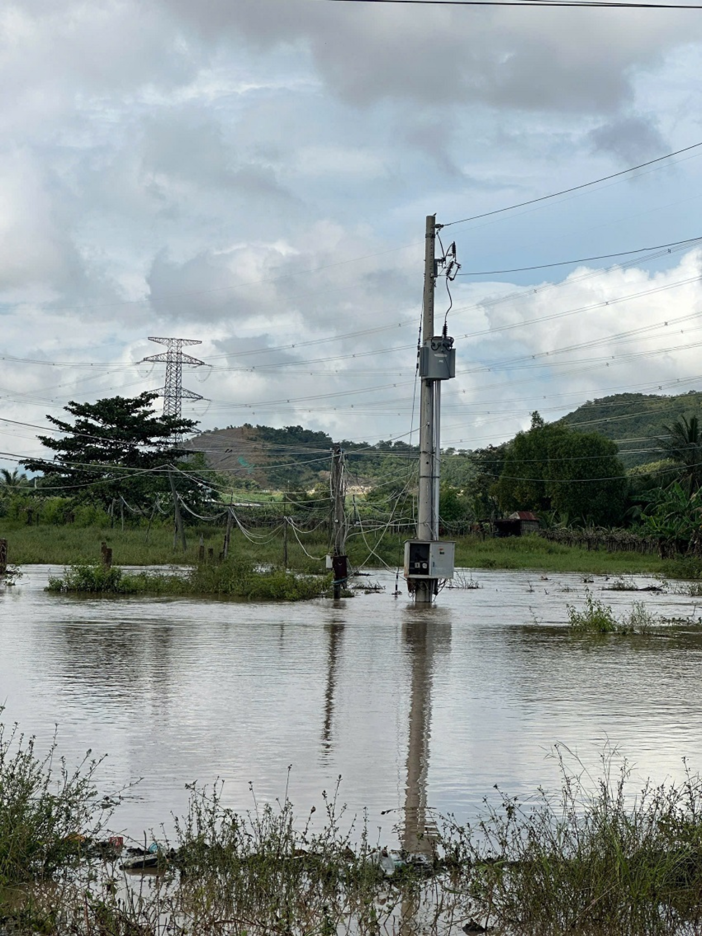 Ngập sâu diện rộng, Công ty Điện lực Lâm Đồng trực 24/24, kịp thời ứng phó- Ảnh 3.