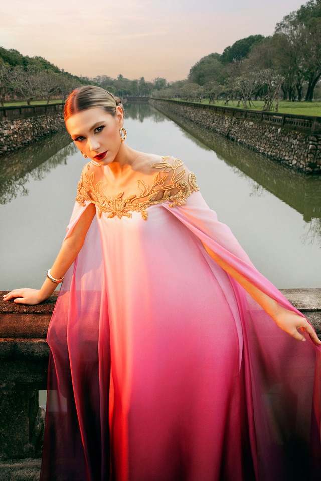 Những sắc màu quyền lực, định hình phong cách mùa lễ hội cuối năm 2025- Ảnh 2. Những sắc màu quyền lực, định hình phong cách mùa lễ hội cuối năm 2025- Ảnh 2.