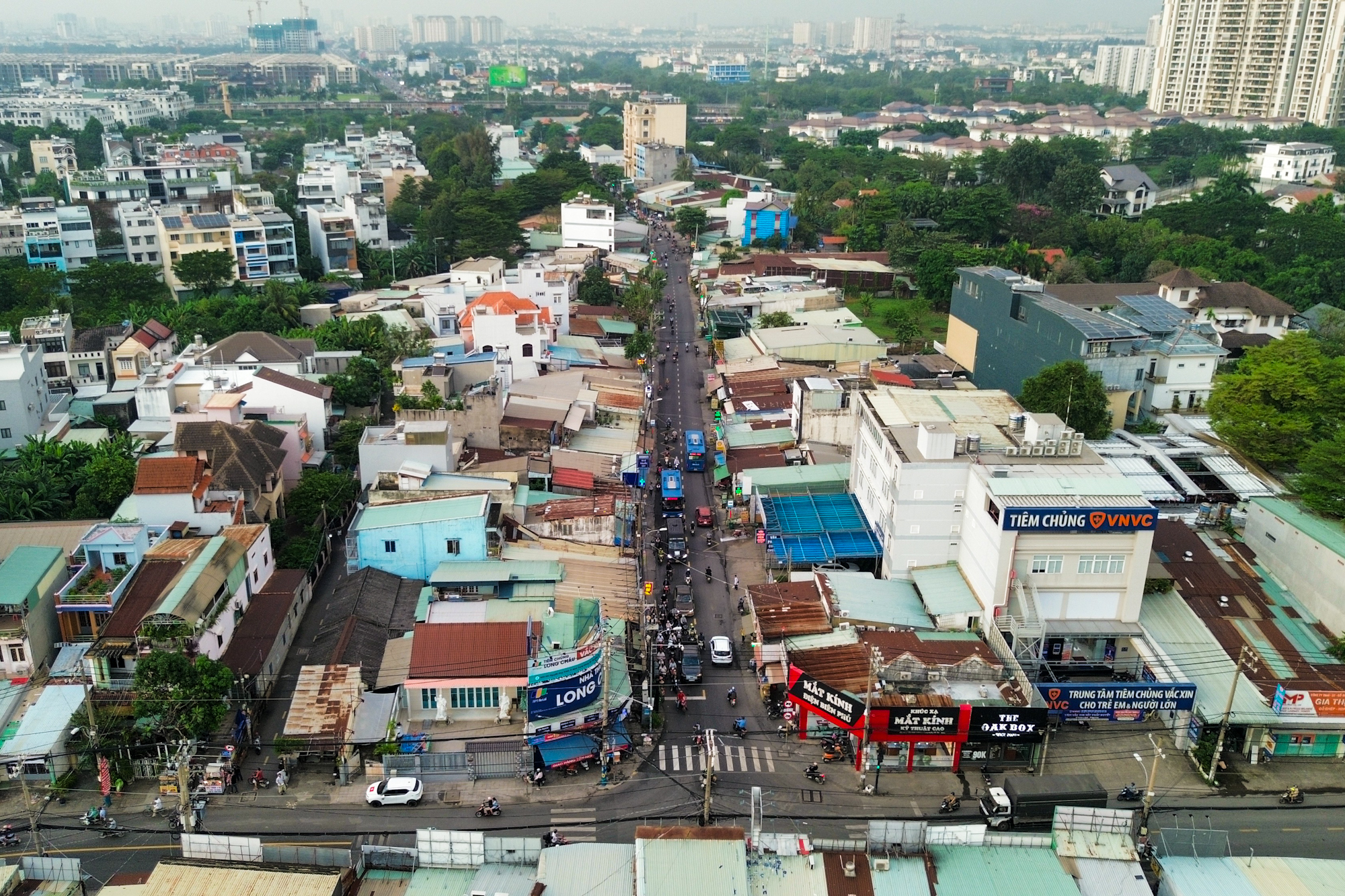 Kẹt mặt bằng, nhiều dự án mở rộng đường ở TP.HCM bị 'thắt cổ chai'- Ảnh 3. Kẹt mặt bằng, nhiều dự án mở rộng đường ở TP.HCM bị 'thắt cổ chai'- Ảnh 3.