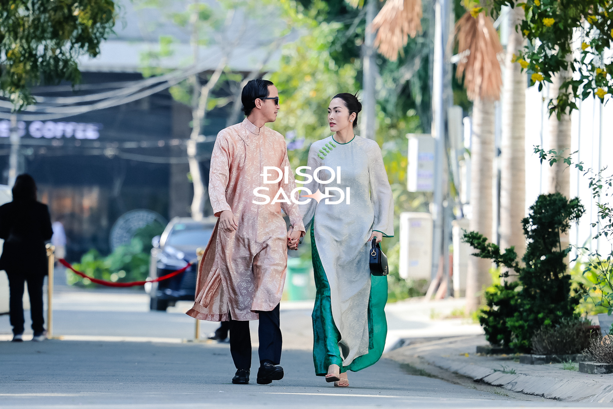 Tăng Thanh Hà nắm chặt tay Louis Nguyễn lộ diện tại đám cưới em gái, visual đỉnh như bìa tạp chí- Ảnh 2.