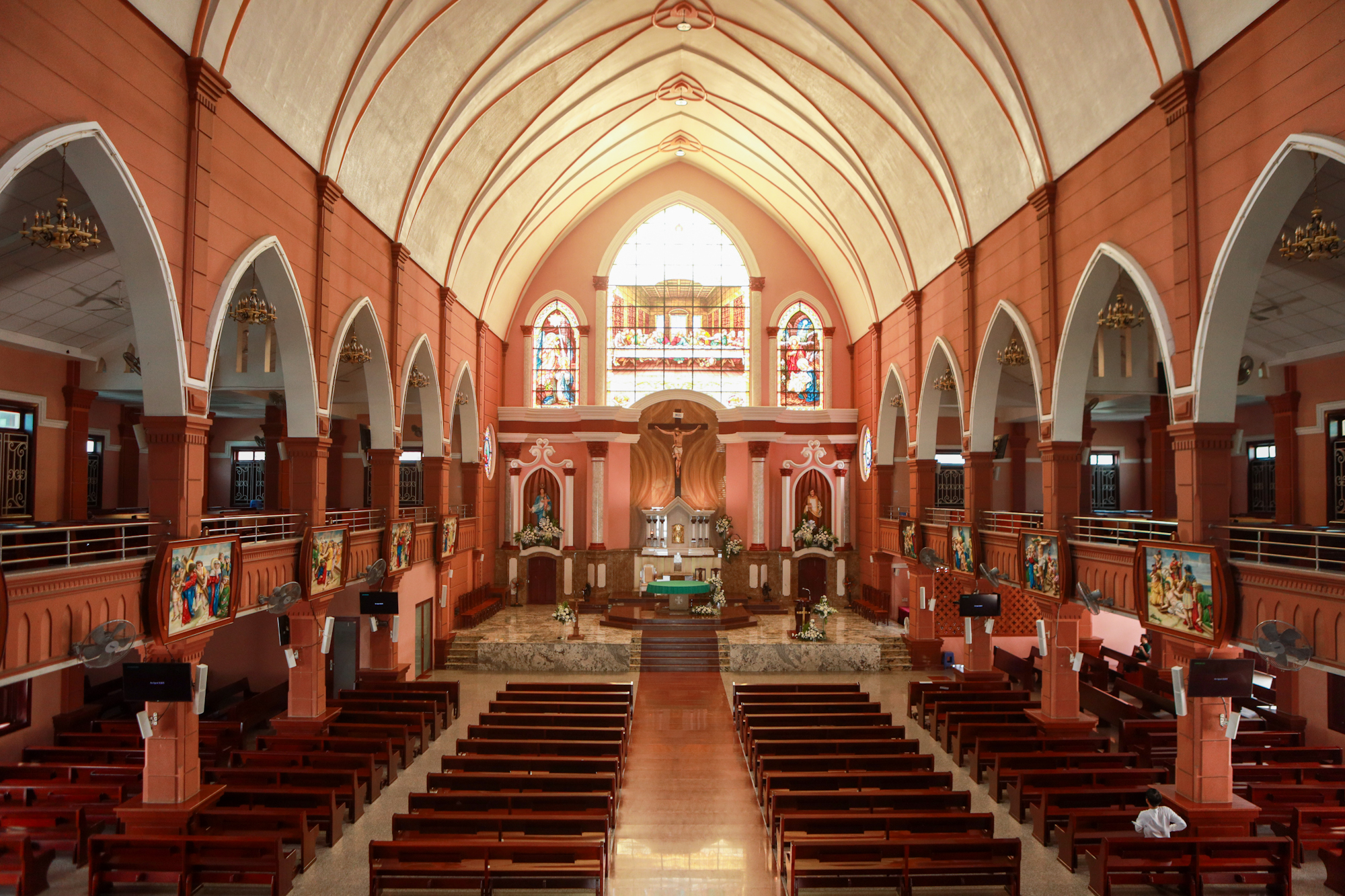 Độc đáo nhà thờ giáp sông Sài Gòn có kiến trúc tương tự nhà thờ Đức Bà- Ảnh 6. Độc đáo nhà thờ giáp sông Sài Gòn có kiến trúc tương tự nhà thờ Đức Bà- Ảnh 6.