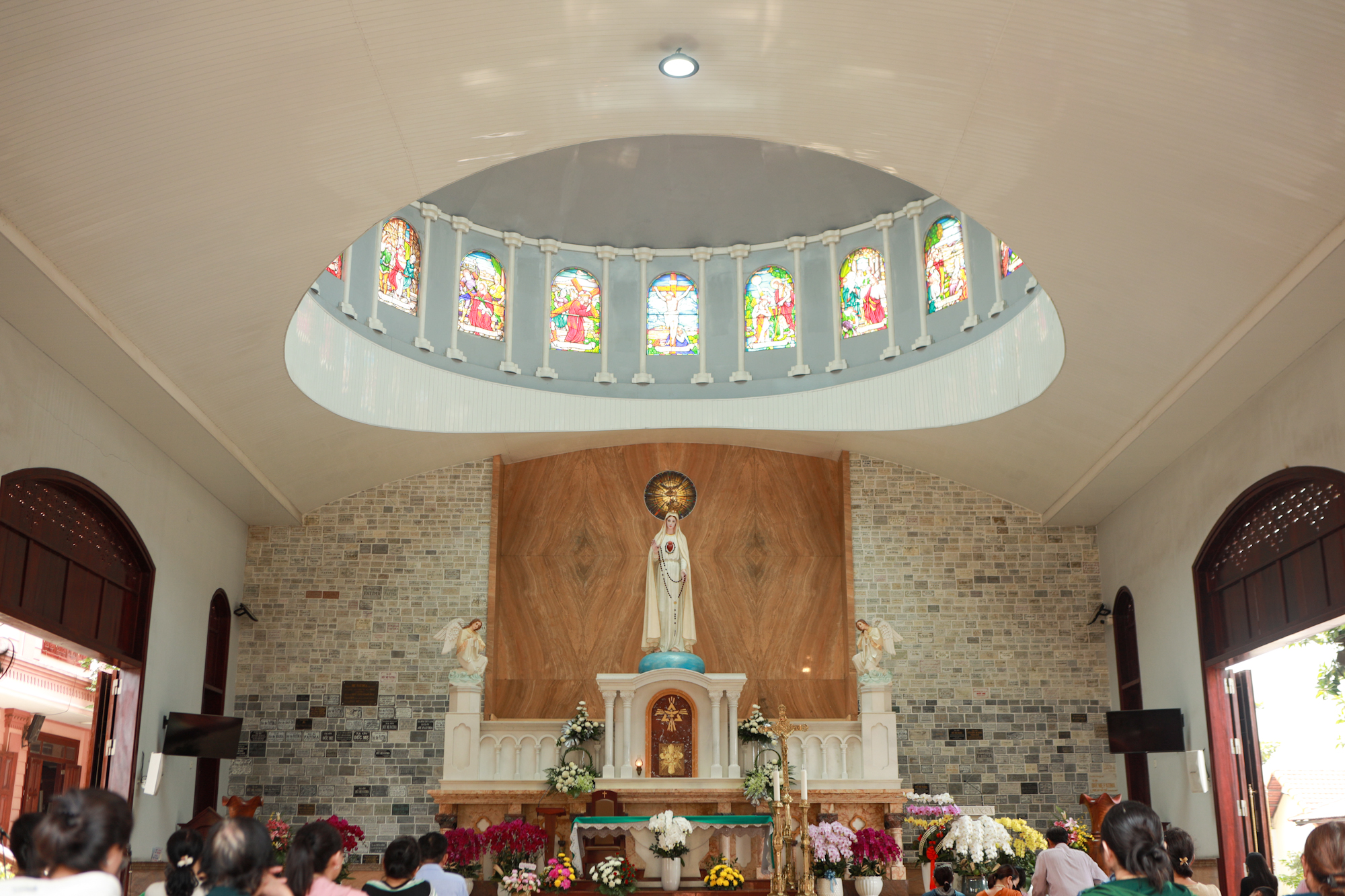 Độc đáo nhà thờ giáp sông Sài Gòn có kiến trúc tương tự nhà thờ Đức Bà- Ảnh 7. Độc đáo nhà thờ giáp sông Sài Gòn có kiến trúc tương tự nhà thờ Đức Bà- Ảnh 7.