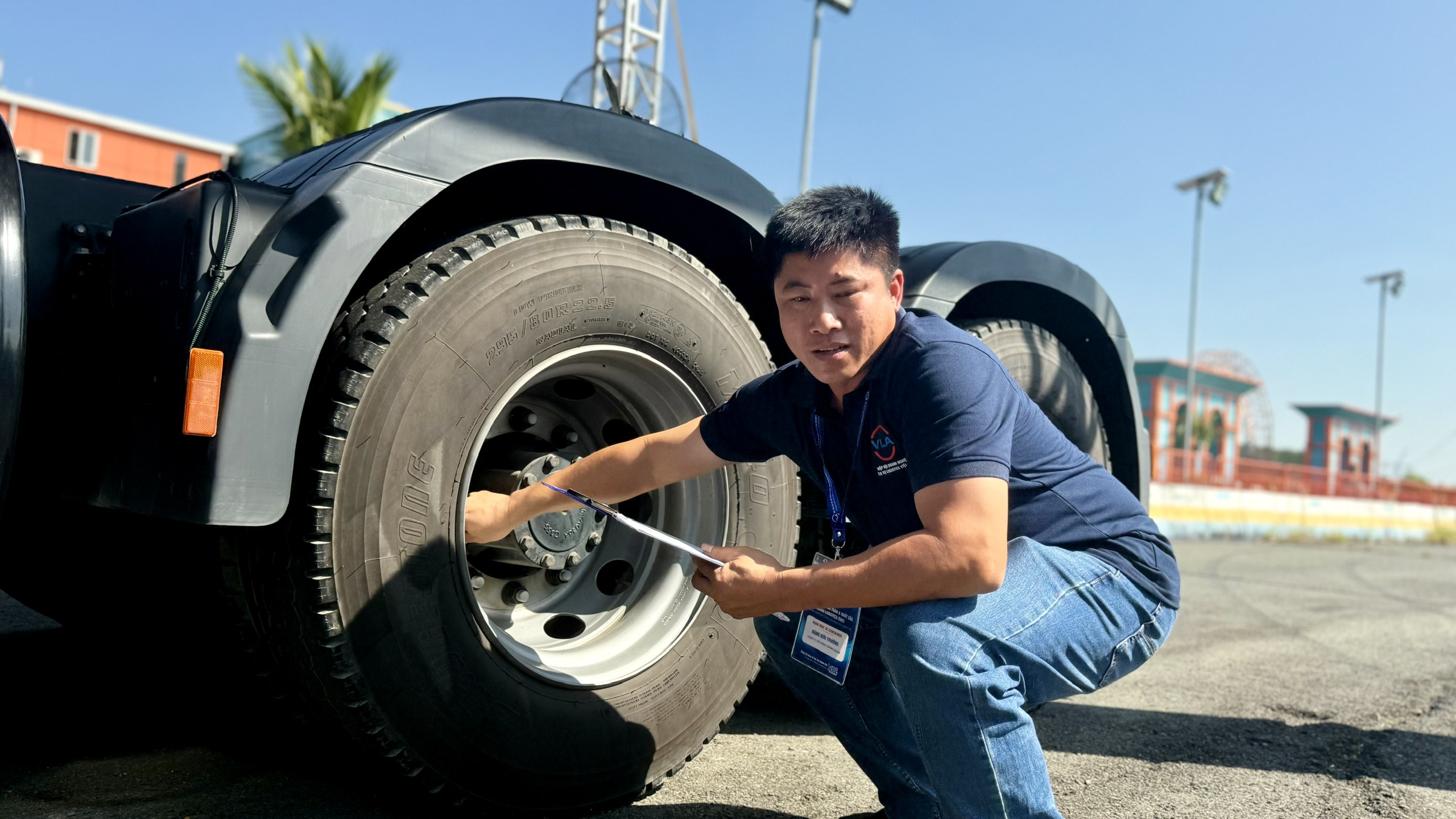 Lần đầu tiên thi lái xe an toàn xe tải, container ở TP.HCM- Ảnh 3. Lần đầu tiên thi lái xe an toàn xe tải, container ở TP.HCM- Ảnh 3.