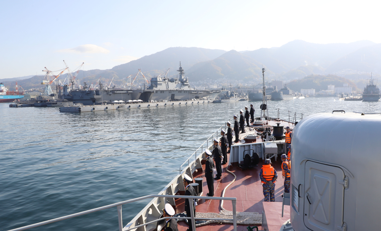 Tàu hộ vệ tên lửa 015 Trần Hưng Đạo cập cảng Kure, bắt đầu thăm Nhật Bản- Ảnh 1. Tàu hộ vệ tên lửa 015 Trần Hưng Đạo cập cảng Kure, bắt đầu thăm Nhật Bản- Ảnh 1.