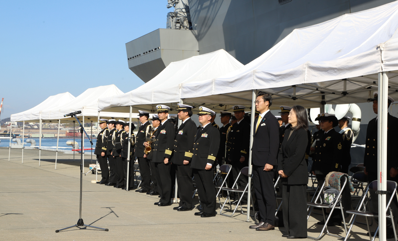 Tàu hộ vệ tên lửa 015 Trần Hưng Đạo cập cảng Kure, bắt đầu thăm Nhật Bản- Ảnh 3. Tàu hộ vệ tên lửa 015 Trần Hưng Đạo cập cảng Kure, bắt đầu thăm Nhật Bản- Ảnh 3.