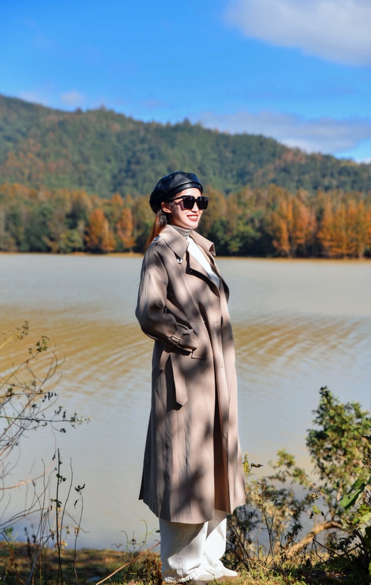 Khu rừng Quảng Trị có khung cảnh đẹp như trời Âu, hút khách tới check-in 6 Du khách nên mặc trang phục đủ ấm và thoải mái, phù hợp cho các hoạt động ngoài trời và chèo thuyền. Ảnh: Lành Lành