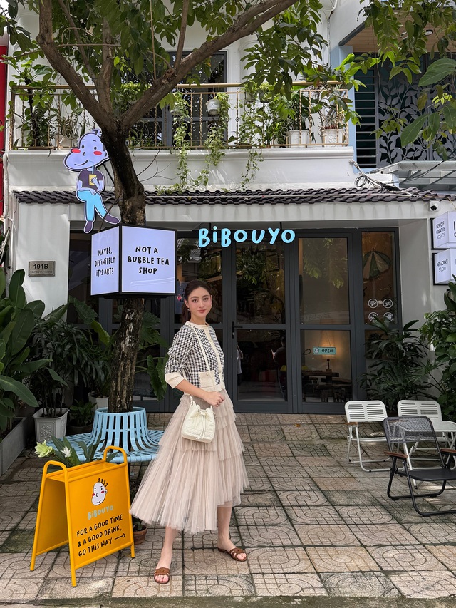 Túi xách và trang phục dạ tweed dẫn dắt xu hướng giao mùa đầy khí chất- Ảnh 2.