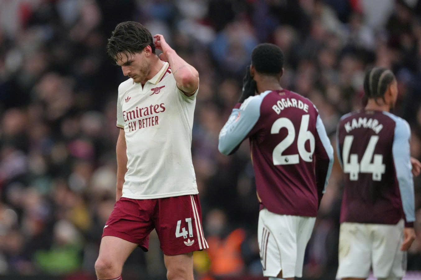 Tình thế đảo chiều trong cuộc đua Ngoại hạng 2 Tình thế đảo chiều trong cuộc đua Ngoại hạng - Ảnh 2.