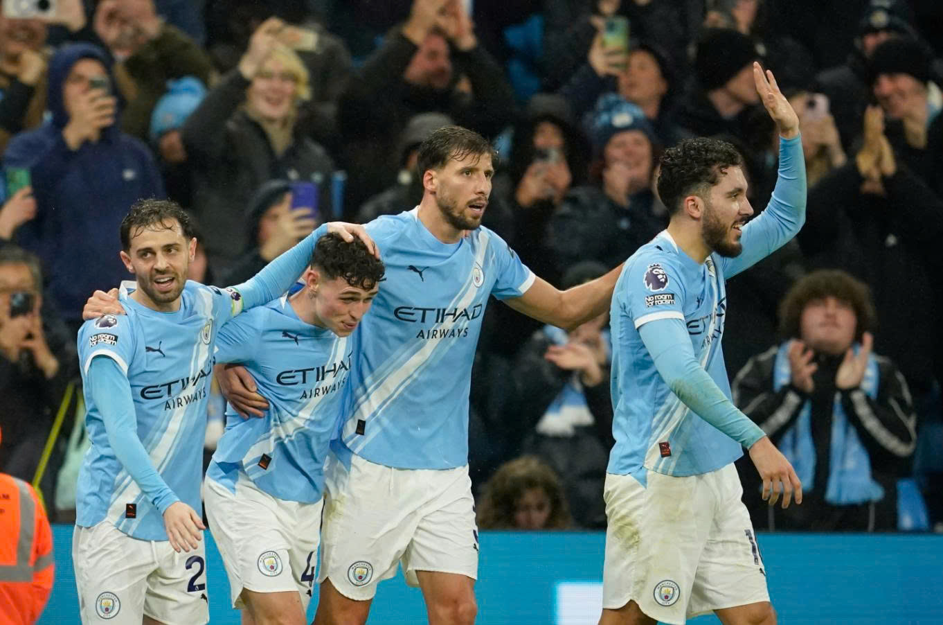 Tình thế đảo chiều trong cuộc đua Ngoại hạng 3 Tình thế đảo chiều trong cuộc đua Ngoại hạng - Ảnh 3.