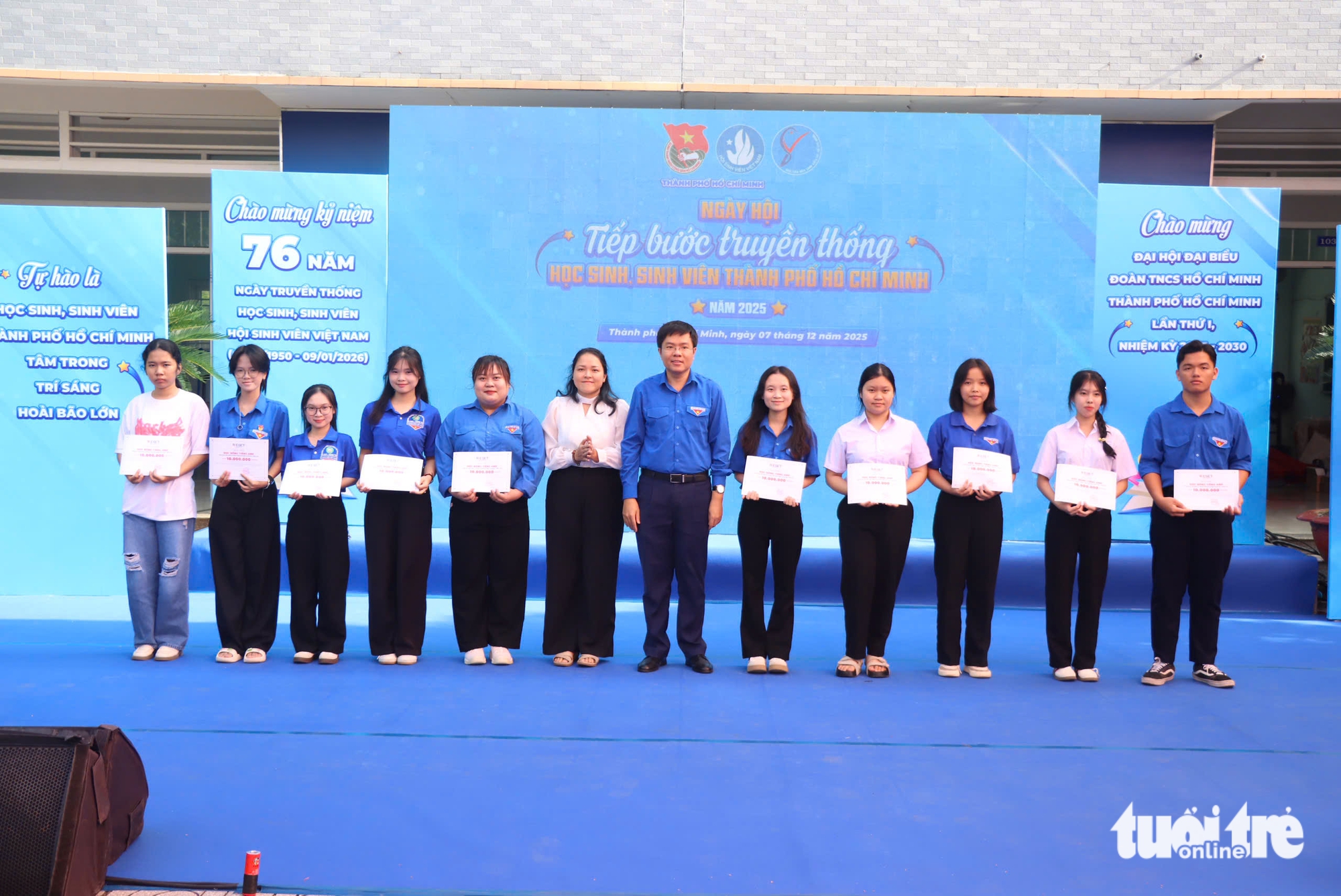 Học sinh, sinh viên TP.HCM 'cháy' trong loạt hoạt động học mà chơi 3 Học sinh, sinh viên TP.HCM 'cháy' trong loạt hoạt động học mà chơi - Ảnh 4.