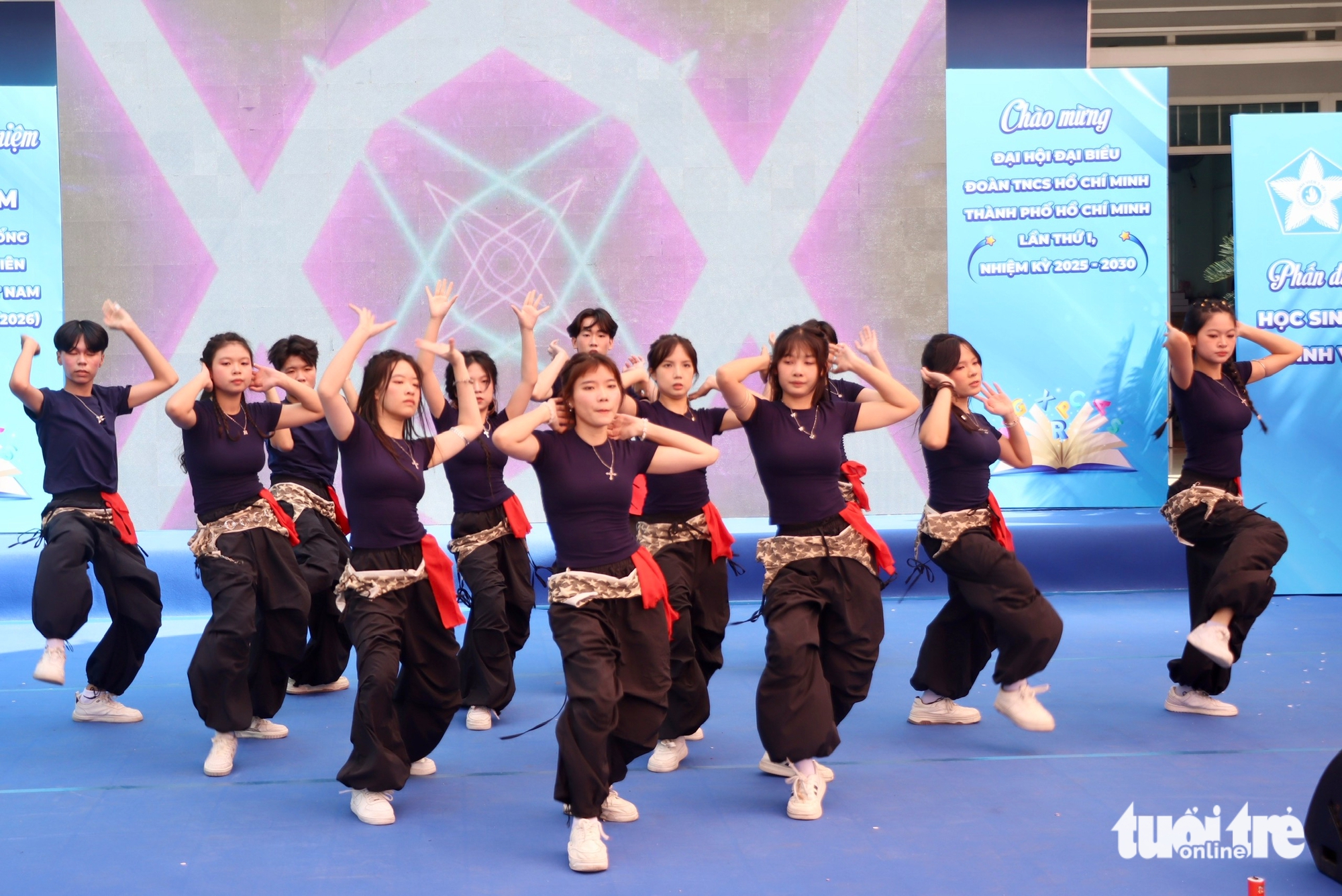 Học sinh, sinh viên TP.HCM 'cháy' trong loạt hoạt động học mà chơi 4 Học sinh, sinh viên TP.HCM 'cháy' trong loạt hoạt động học mà chơi - Ảnh 5.