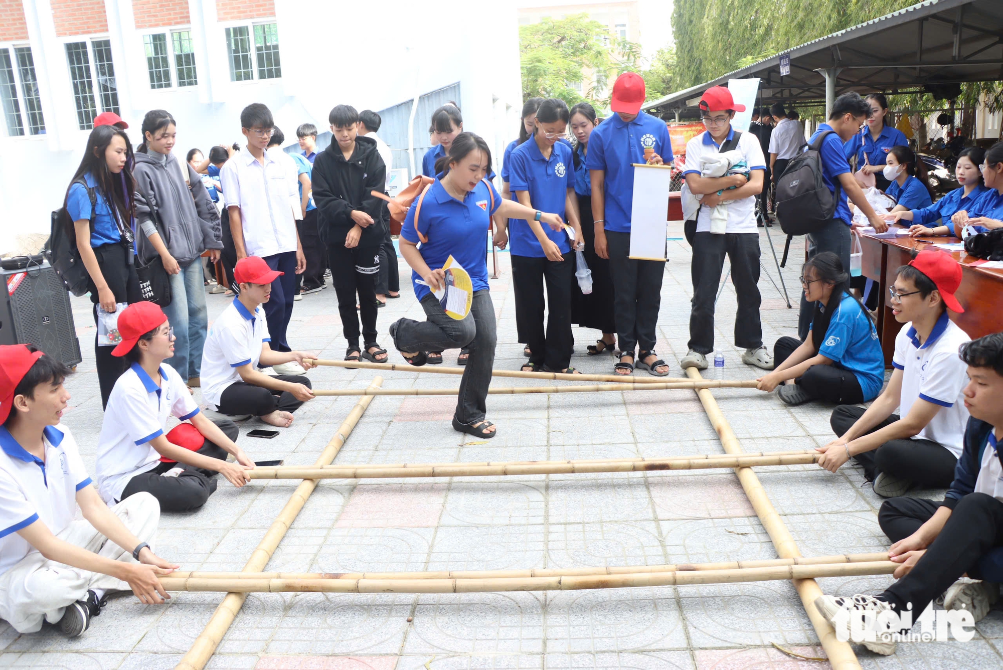 Học sinh, sinh viên TP.HCM 'cháy' trong loạt hoạt động học mà chơi 5 Học sinh, sinh viên TP.HCM 'cháy' trong loạt hoạt động học mà chơi - Ảnh 6.