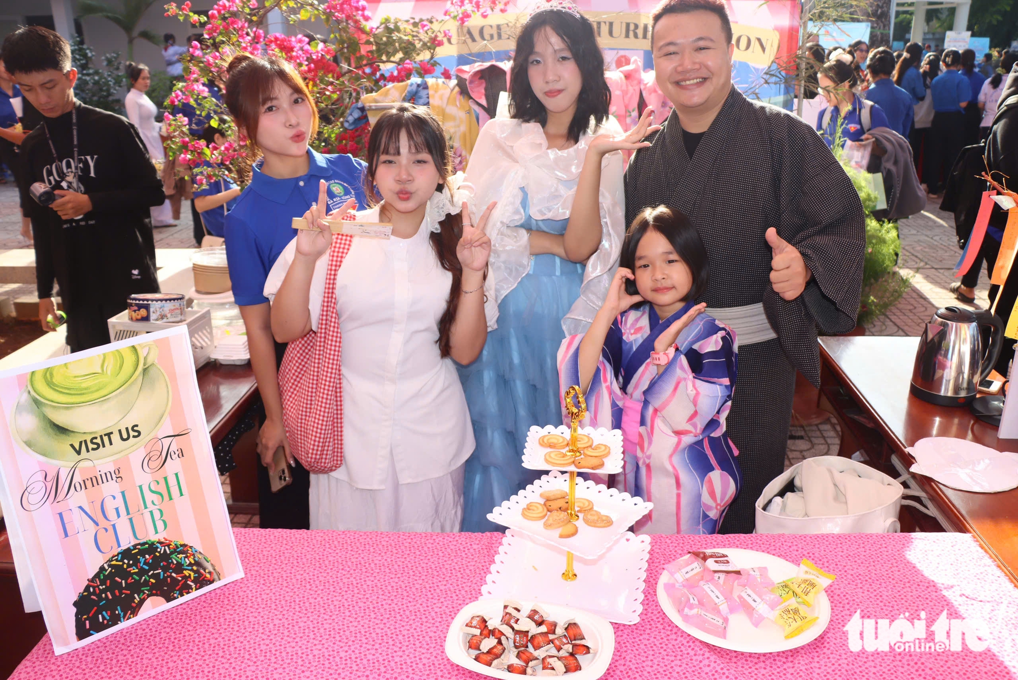 Học sinh, sinh viên TP.HCM 'cháy' trong loạt hoạt động học mà chơi 7 Học sinh, sinh viên TP.HCM 'cháy' trong loạt hoạt động học mà chơi - Ảnh 9.