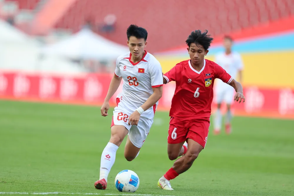 Thầy trò HLV Nafuzi chờ trận quyết định với U-22 Việt Nam ngày 11-12. Ảnh: ANH PHƯƠNG. soc-u-22-malaysia-bi-pha-hoai-truoc-tran-sinh-tu-voi-viet-nam (2).jpg