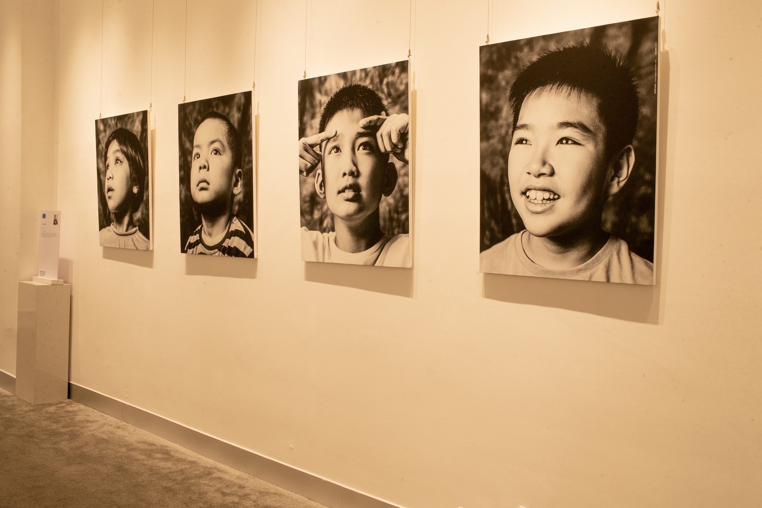 Triển lãm 'Phổ thinh lặng': Góc nhìn 'em được quyền đặc biệt' về trẻ tự kỷ- Ảnh 2. Triển lãm 'Phổ thinh lặng': Góc nhìn 'em được quyền đặc biệt' về trẻ tự kỷ- Ảnh 2.