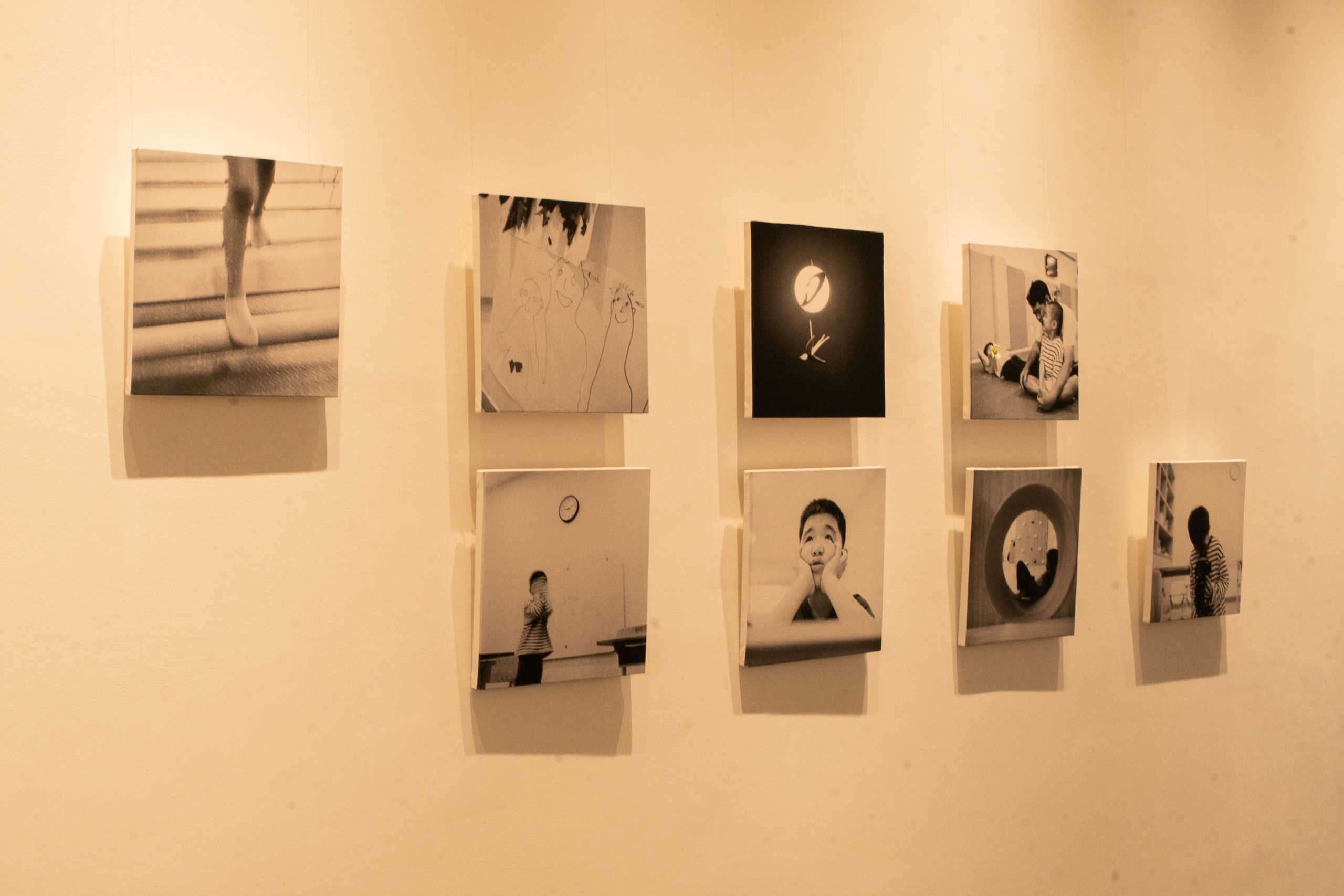 Triển lãm 'Phổ thinh lặng': Góc nhìn 'em được quyền đặc biệt' về trẻ tự kỷ- Ảnh 4. Triển lãm 'Phổ thinh lặng': Góc nhìn 'em được quyền đặc biệt' về trẻ tự kỷ- Ảnh 4.