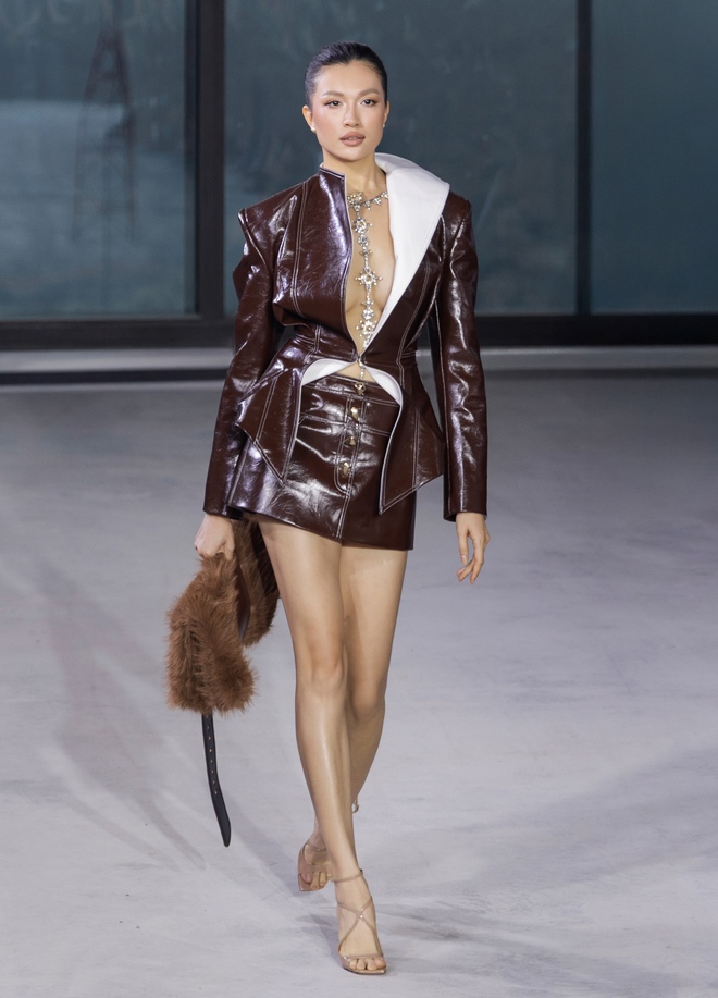 Đón đầu xu hướng thu đông 2025 từ bộ sưu tập 'Emerge'- Ảnh 6. Đón đầu xu hướng thu đông 2025 từ bộ sưu tập 'Emerge'- Ảnh 6.