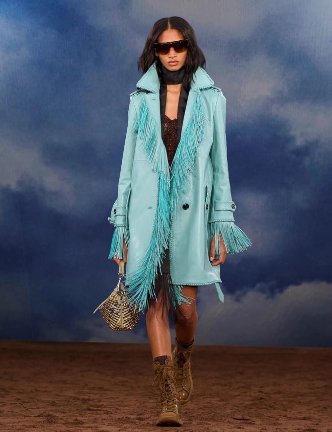 Đón đầu xu hướng thu đông 2025 từ bộ sưu tập 'Emerge'- Ảnh 15. Đón đầu xu hướng thu đông 2025 từ bộ sưu tập 'Emerge'- Ảnh 15.