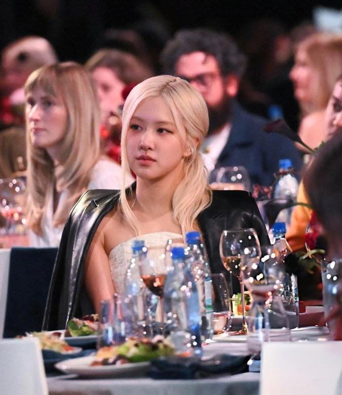 Thành viên hát hay nhất BLACKPINK xinh như công chúa, ngày càng đẹp phát sáng- Ảnh 4.