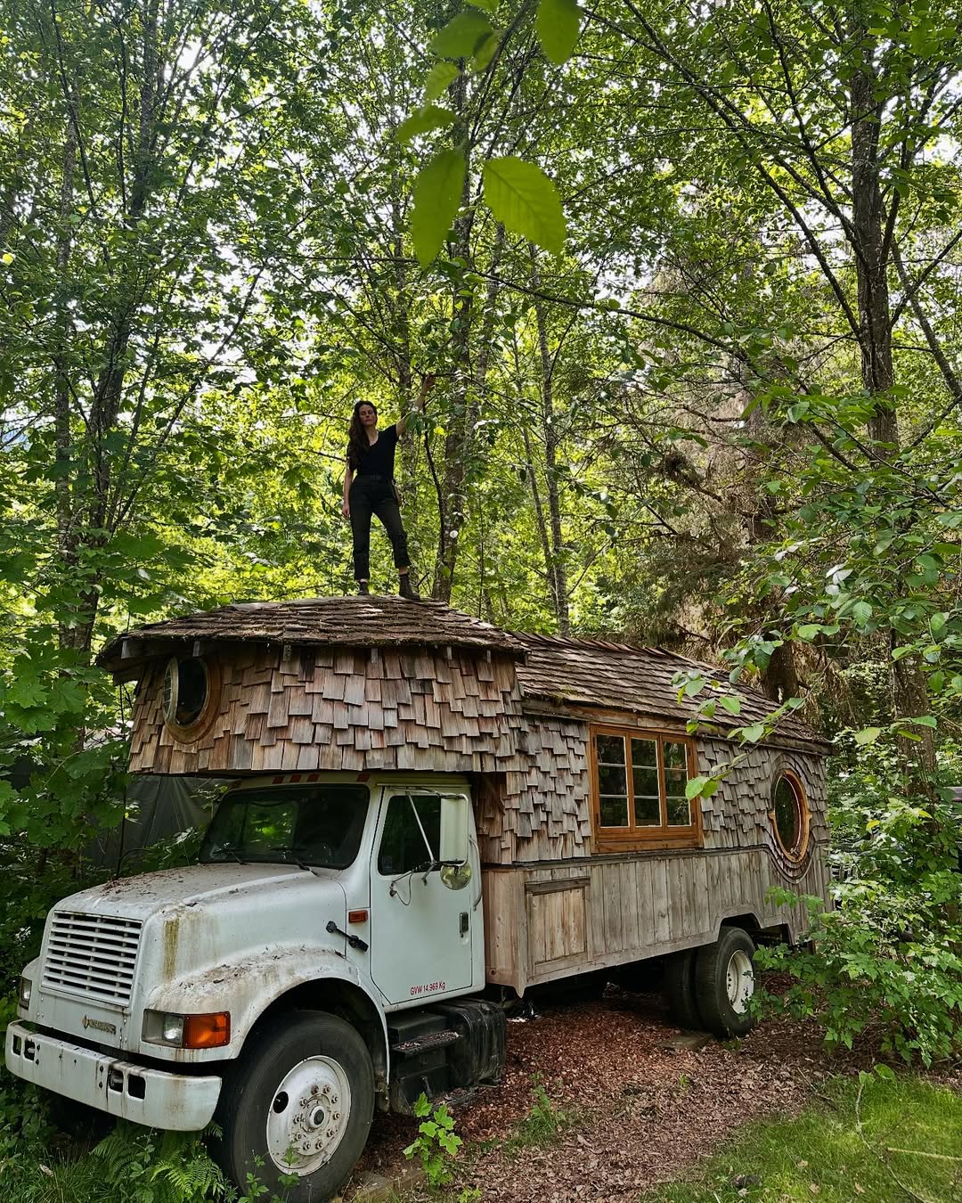 Nhà di động độc đáo người khó mua nhà sẽ thích: Chi phí chỉ ngang Mazda CX-5, như nhà cổ giữa rừng 4 nhà di động - Ảnh 4.