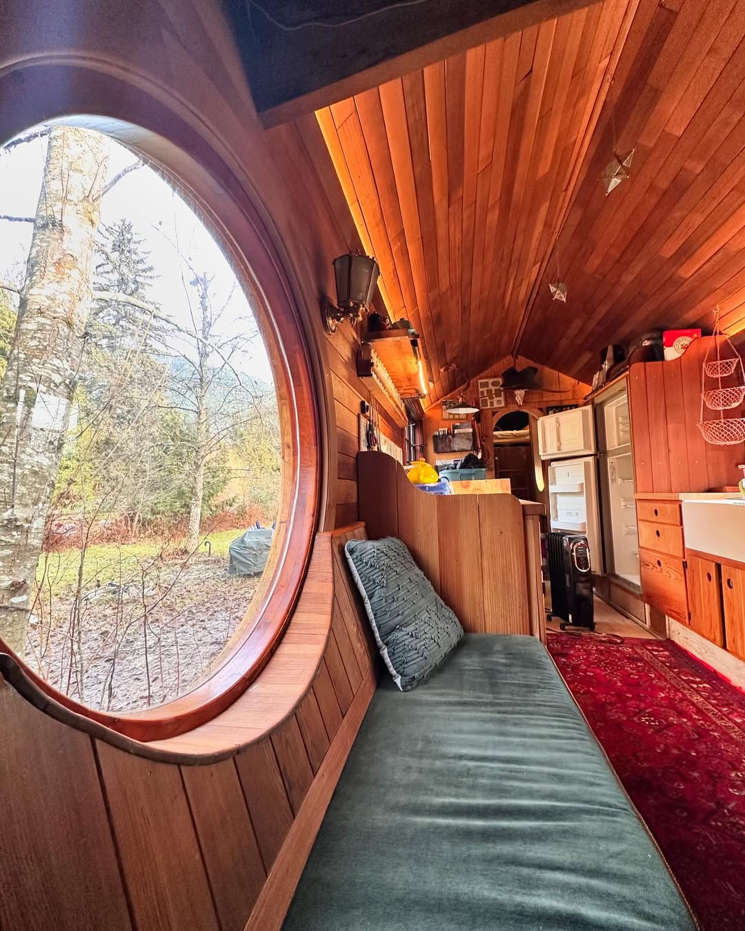 Nhà di động độc đáo người khó mua nhà sẽ thích: Chi phí chỉ ngang Mazda CX-5, như nhà cổ giữa rừng 11 nhà di động - Ảnh 12.