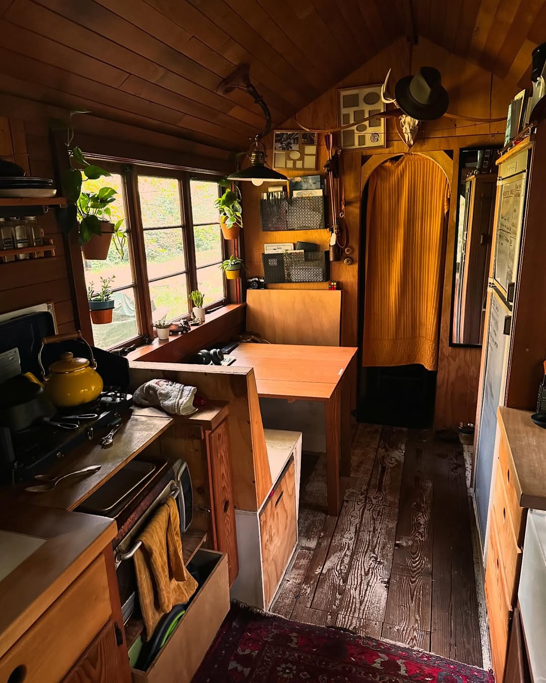 Nhà di động độc đáo người khó mua nhà sẽ thích: Chi phí chỉ ngang Mazda CX-5, như nhà cổ giữa rừng 16 nhà di động - Ảnh 17.