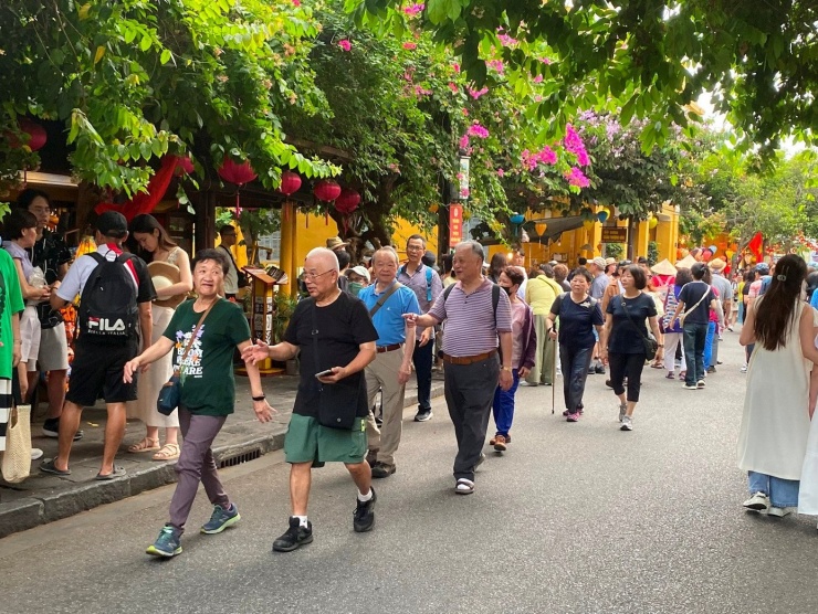 Lý do khách quốc tế nườm nượp đến Việt Nam 1 Lý do khách quốc tế nườm nượp đến Việt Nam - 1