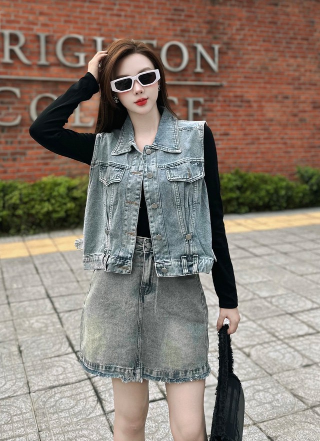 Áo khoác jean khẳng định cá tính, tạo vẻ đẹp bụi bặm đường phố- Ảnh 4. Áo khoác jean khẳng định cá tính, tạo vẻ đẹp bụi bặm đường phố- Ảnh 4.