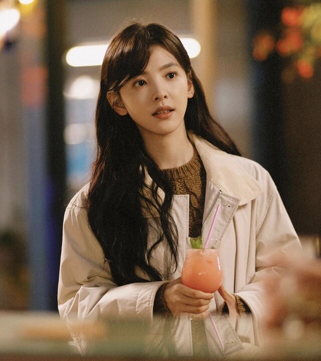 Nữ diễn viên là "người tình trong mộng" của showbiz: Nhan sắc hút 70 triệu lượt xem, nay chân "teo tóp" nhìn mà sợ 4 Trương Nhược Nam đã ép cân xuống còn 41 kg khi quay Khó Dỗ Dành.